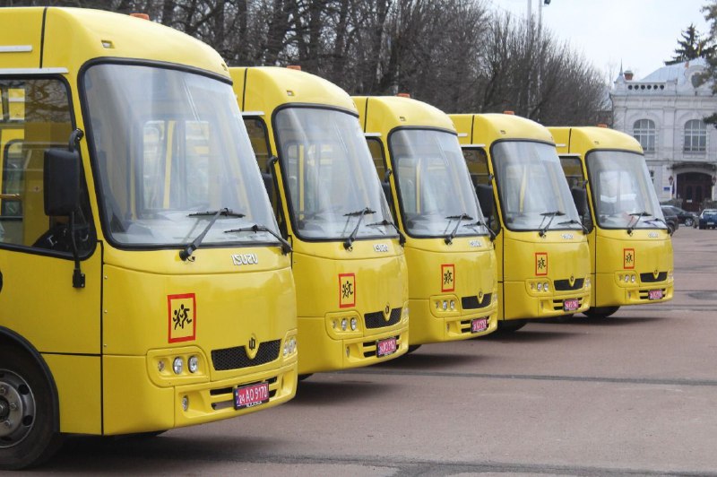 🚌 Громади Хмельниччини отримали ще 9 нових шкільних автобусів. 

Ще 8 територіальних громад області поповнилися...