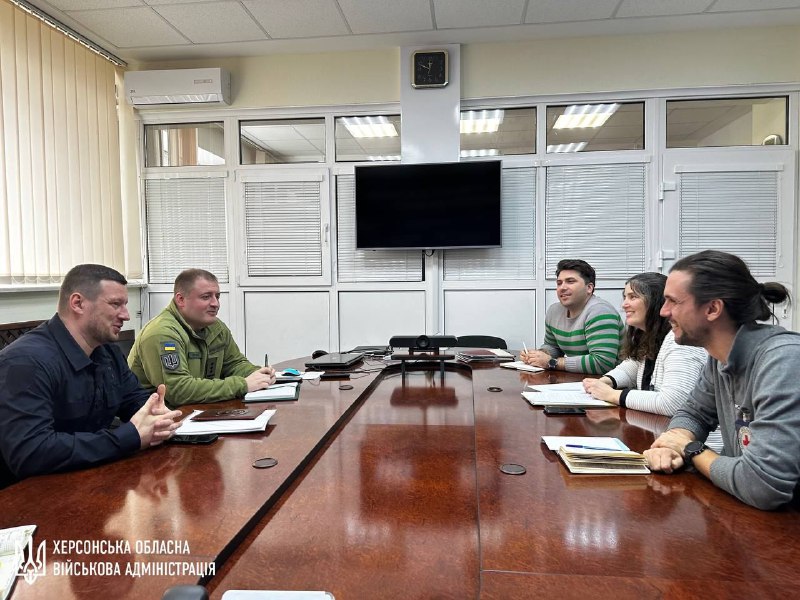 Сьогодні голова Херсонської обласної військової адміністрації Олександр Прокудін зустрівся з представниками Міжнародного комітету Червоного Хреста.
