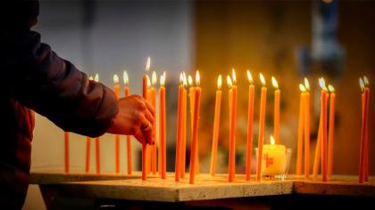 Ланцюг світла та молитви: у Франції запалюватимуть свічки за Україну