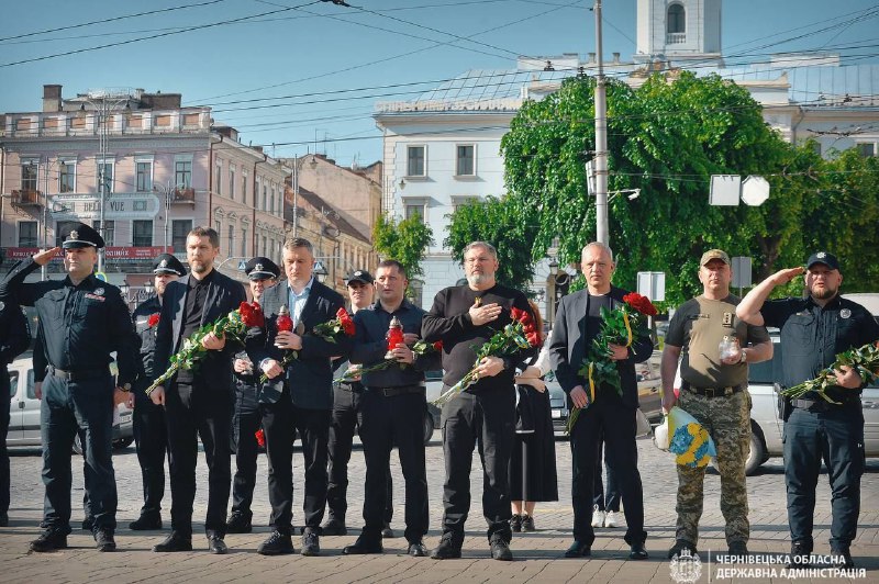 🕯️Сьогодні разом із правоохоронцями та представниками Чернівецької обласної та міської рад вшанували пам’ять поліцейських
