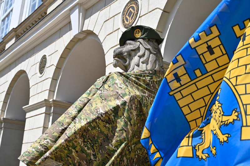 ⚡️ Сьогодні Львів відзначає своє 767-річчя

З цієї нагоди на площі Ринок відбулась урочиста церемонія підняття прапора міста