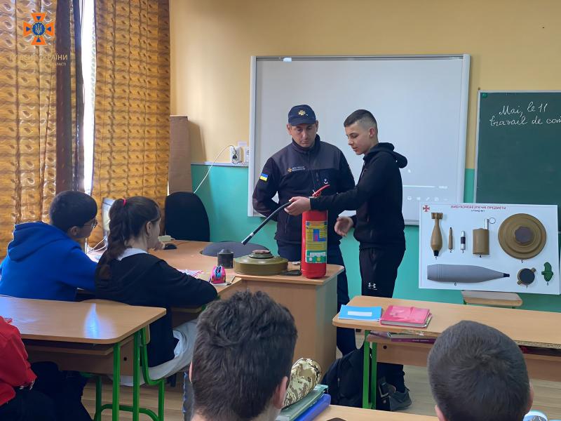Івано-Франківська область: рятувальники продовжують навчати дітей правил безпеки життєдіяльності
📌Детальніше