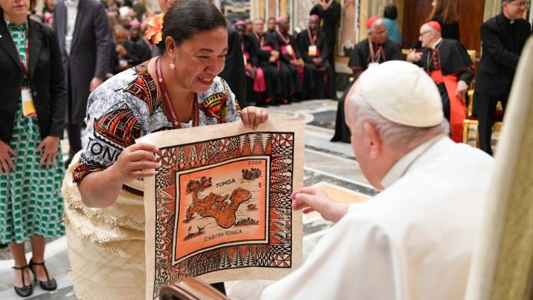 Папа до «Caritas Internationalis»: звіщати Євангеліє добрими ділами