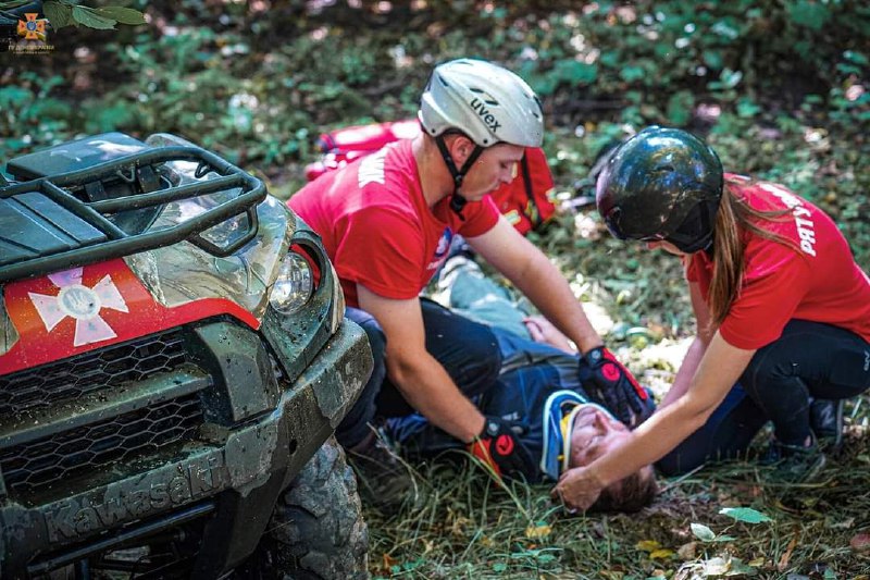 Закарпатські гірські рятувальники провели спеціальні навчання з порятунку людей