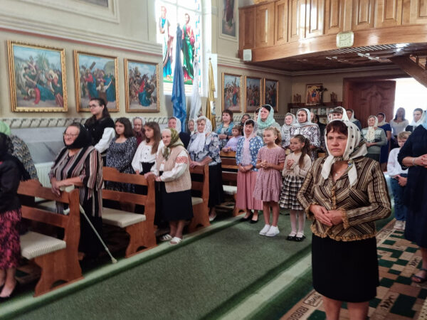 Для парафії Воздвиження Чесного Хреста с. Іванівці представили нового адміністратора