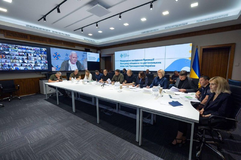 У ролі модератора взяв участь у черговому засіданні Президії Конгресу місцевих та регіональних влад при Президентові України.
