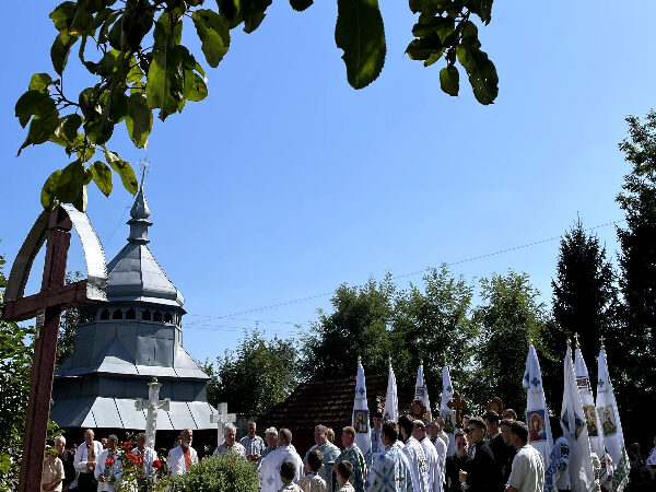 У селі Перерив відзначили храмовий празник та освятили новий іконостас