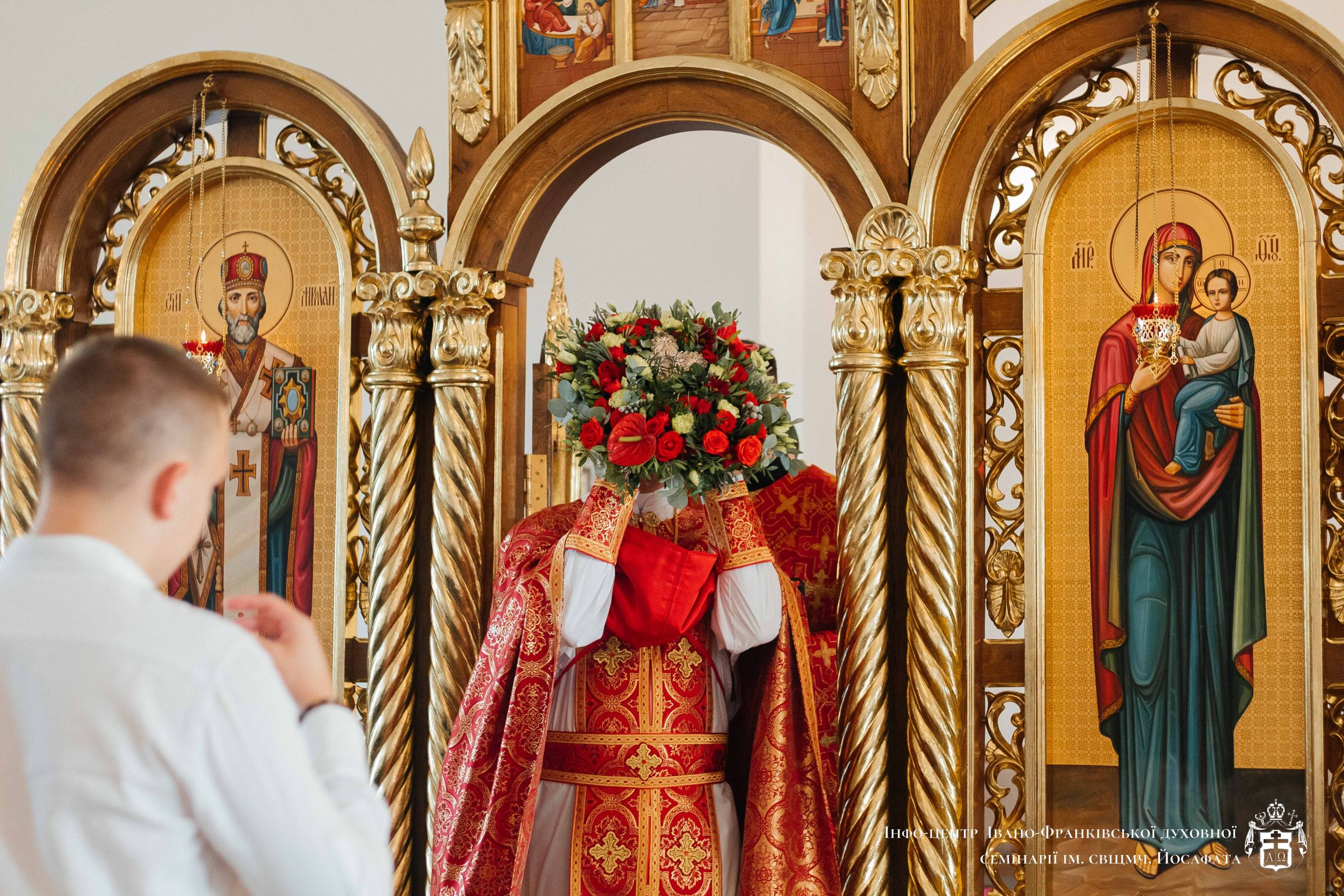 В Івано-Франківській духовній семінарії виставили для почитання частичку Животворящого Хреста Господнього