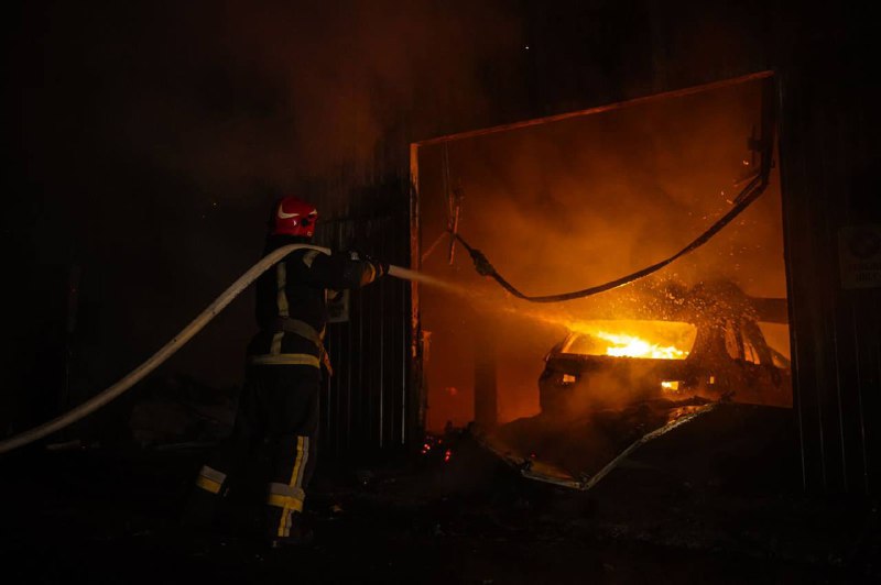 Київ: ліквідовано пожежу на СТО

Загорання виникло сьогодні ввечері у Соломʼянському районі столиці.