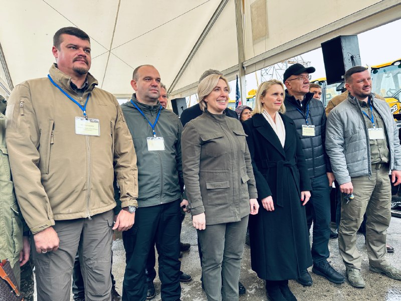 В рамках Проєкту USAID “Демократичне врядування у Східній Україні” Запорізька область отримала будівельну техніку