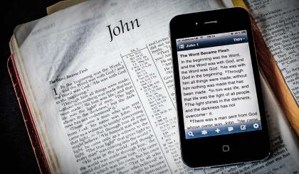 Цифрові версії Біблії знижують розуміння тексту, - дослідження