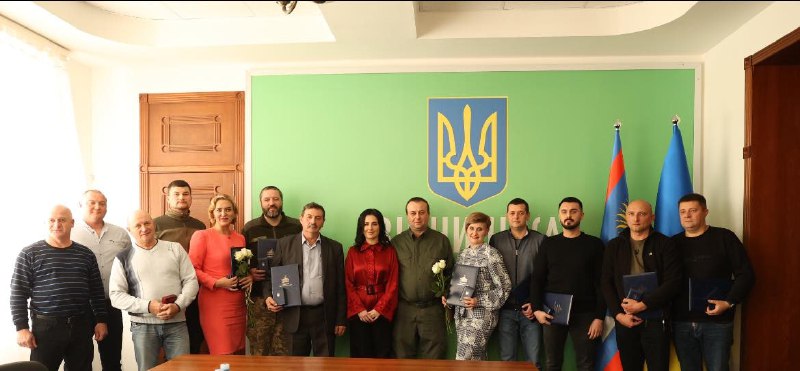 Волонтери — це ті, хто своїм прикладом щодня доводить — немає нічого неможливого! Волонтери — це ті, хто своїм прикладом щодня доводить — немає нічого неможливого!