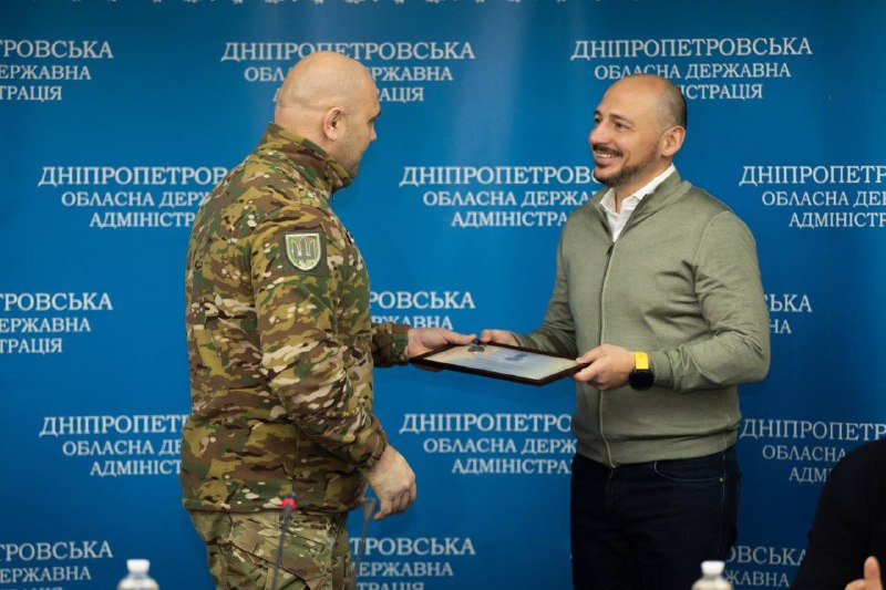ДЯКУЮ! Люди з великим серцем та надзвичайних справ.
Надійні напарники оборонців ДЯКУЮ! Люди з великим серцем та надзвичайних справ.
Надійні напарники оборонців