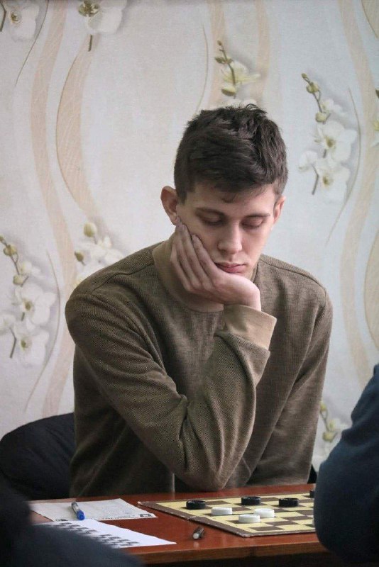 Херсонський спортсмен увійшов до списку найкращих шашкістів країни.
В Івано–Франківську пройшов чемпіонат України серед чоловіків з шашок 100. Херсонський спортсмен увійшов до списку найкращих шашкістів країни.
В Івано–Франківську пройшов чемпіонат України серед чоловіків з шашок 100.