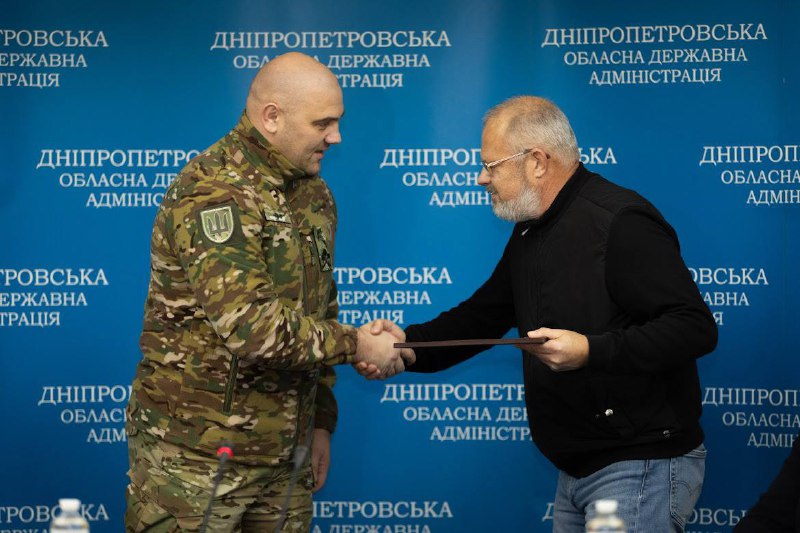 ДЯКУЮ! Люди з великим серцем та надзвичайних справ.
Надійні напарники оборонців ДЯКУЮ! Люди з великим серцем та надзвичайних справ.
Надійні напарники оборонців