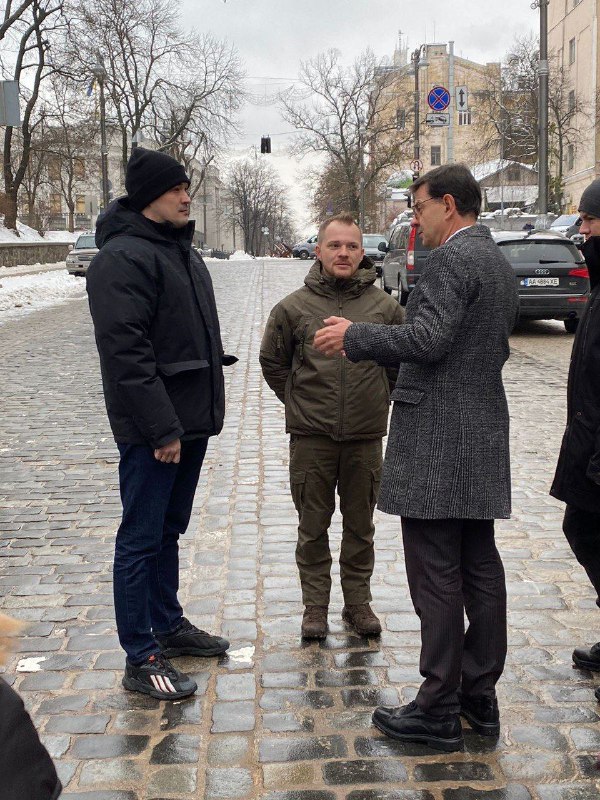 Людям потрібні державні послуги. Відновити втрачені документи, отримати витяги чи довідки Людям потрібні державні послуги. Відновити втрачені документи, отримати витяги чи довідки