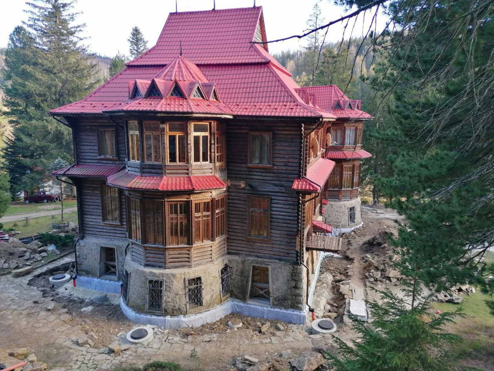Ремонтно-реставраційні роботи Реколекційного центру «Підлюте» Ремонтно-реставраційні роботи Реколекційного центру «Підлюте»