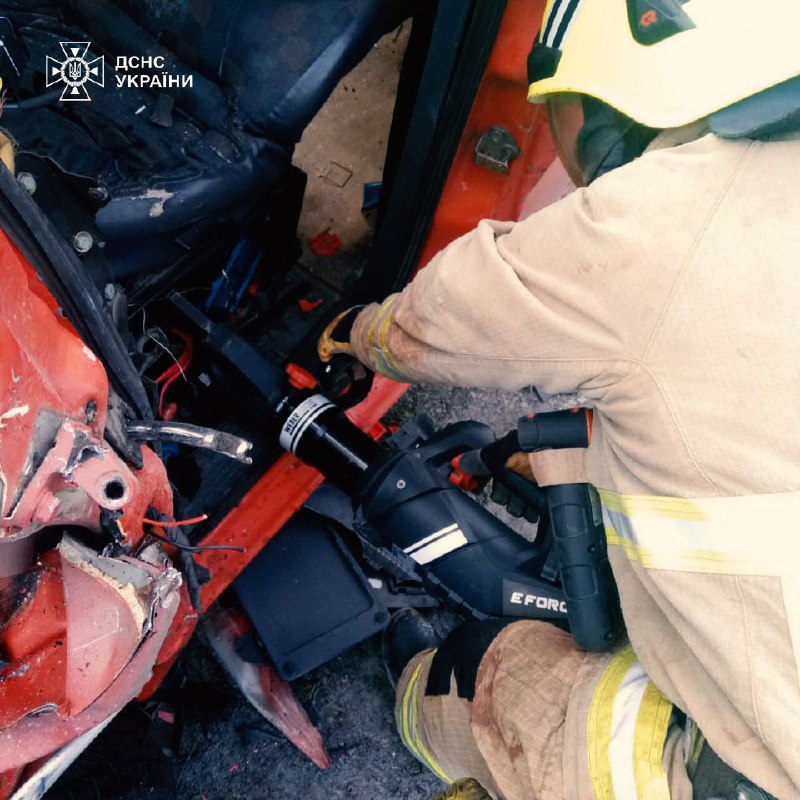 🔴На Рівненщині рятувальники ліквідовували наслідки смертельної ДТП за участю 2-х авто

Аварія сталася в с