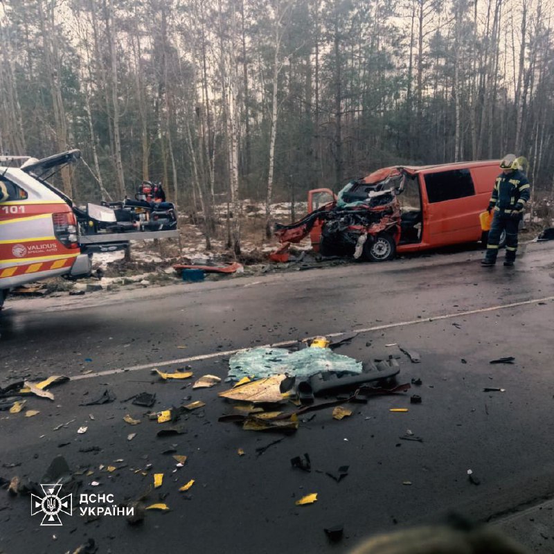 🔴На Рівненщині рятувальники ліквідовували наслідки смертельної ДТП за участю 2-х авто

Аварія сталася в с