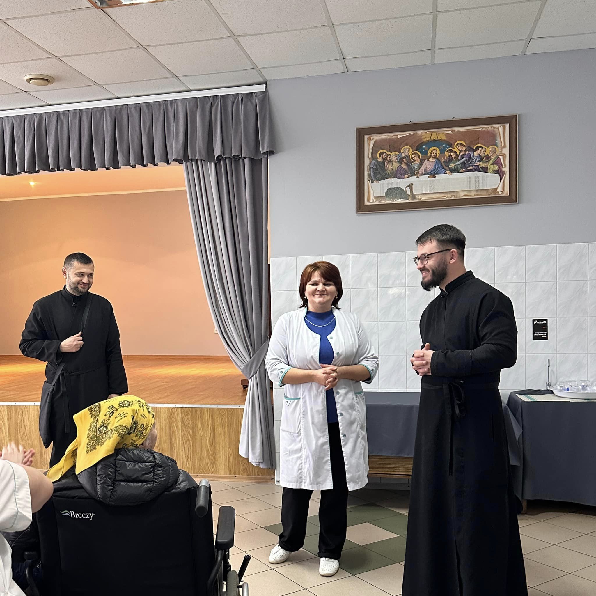 Благодійники із Католицького ліцею відвідали геріатричний пансіонат