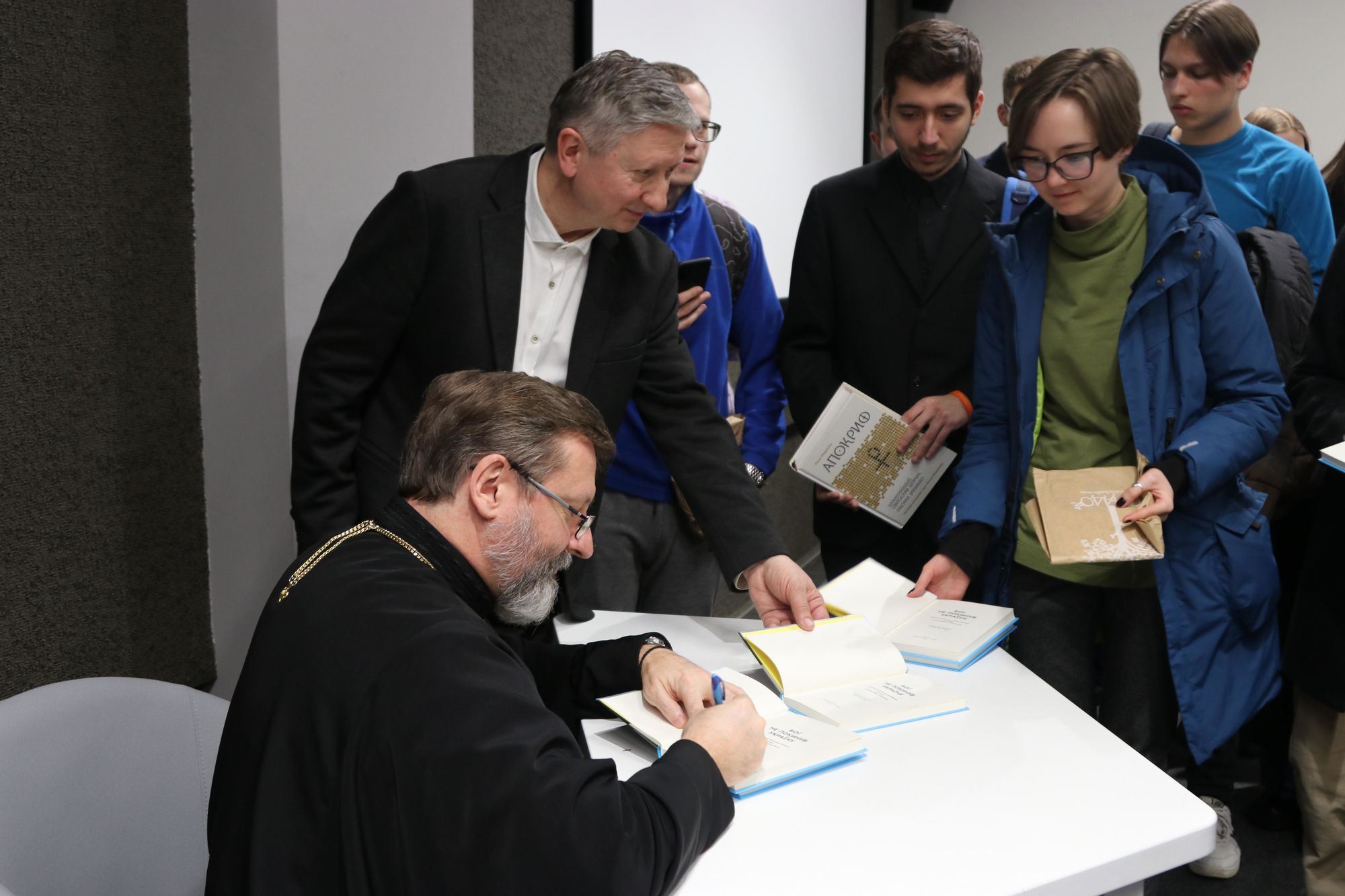 «Бог не покинув Україну» — в УКУ презентували книжку-розмову Блаженнішого Святослава з польським журналістом