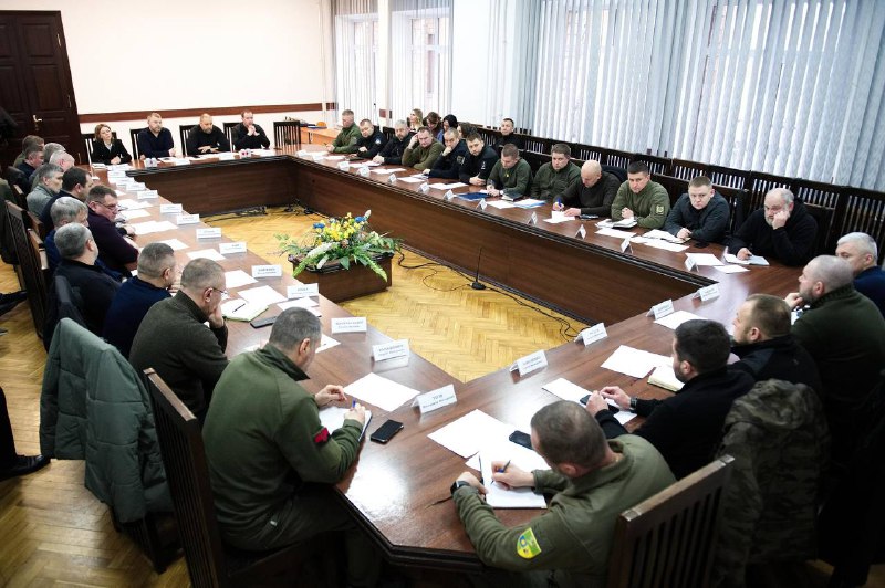 📍Провели чергове засідання Ради оборони Харківської області. 

▪️Перше питання - мобілізаційні процеси