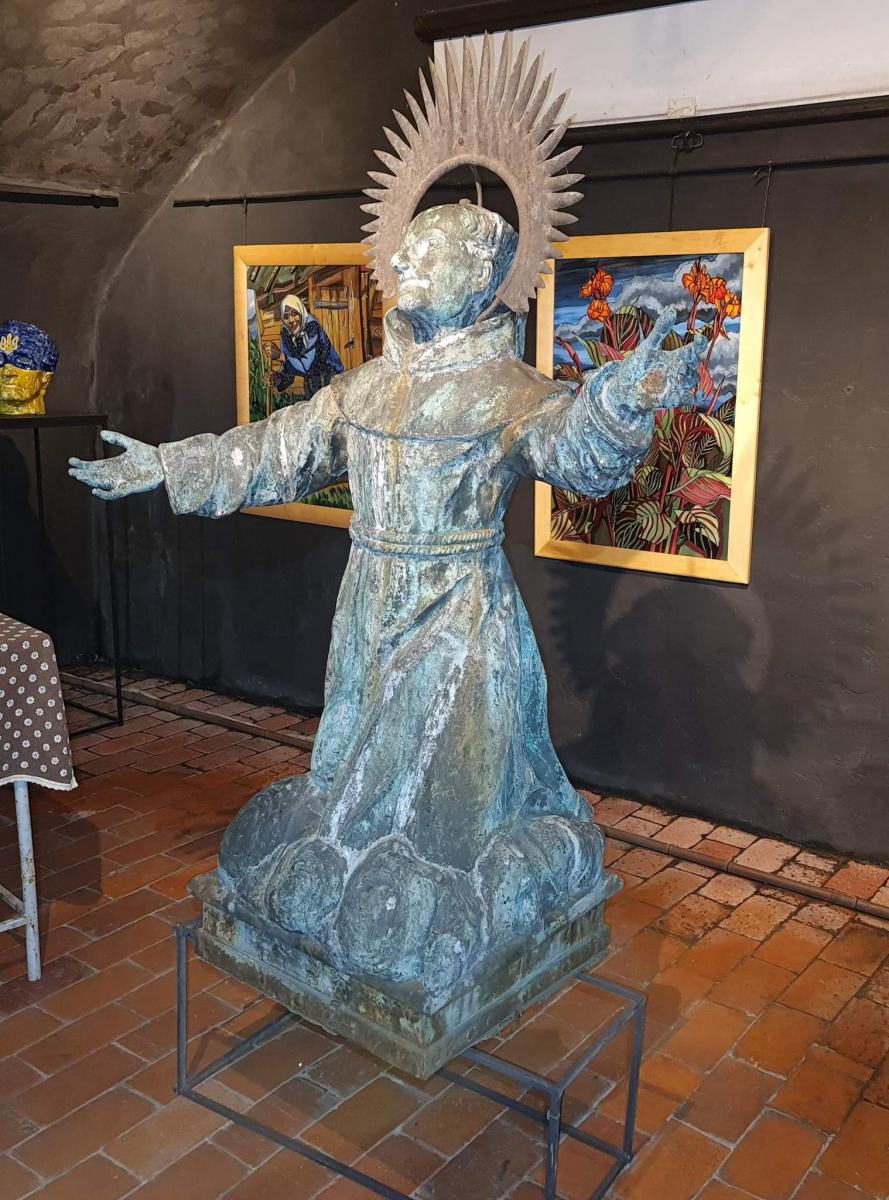 У Львові відновили скульптуру святого Яна з Дуклі з криниці бернардинського монастиря