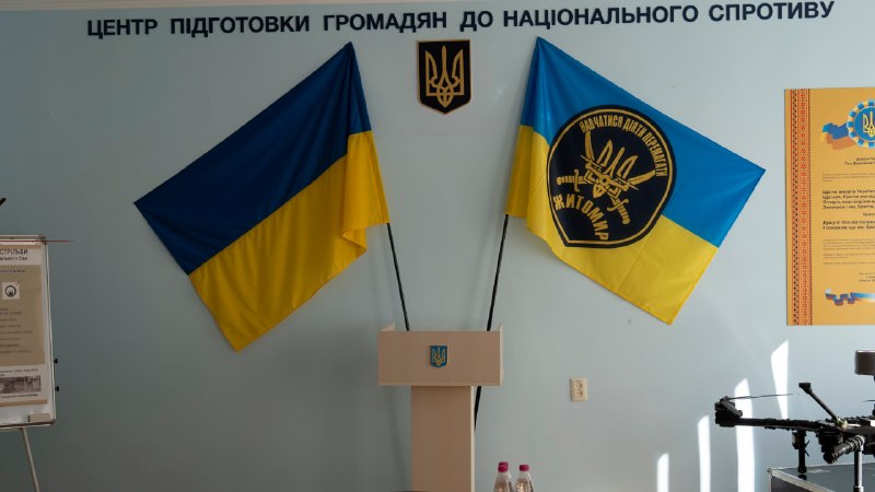 Провів зустріч із командою Житомирського обласного центру підготовки громадян до національного спротиву. Провів зустріч із командою Житомирського обласного центру підготовки громадян до національного спротиву.