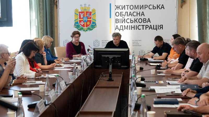 Разом з урядовою уповноваженою з ґендерної політики Секретаріату Кабінету Міністрів України Катериною Левченко Разом з урядовою уповноваженою з ґендерної політики Секретаріату Кабінету Міністрів України Катериною Левченко