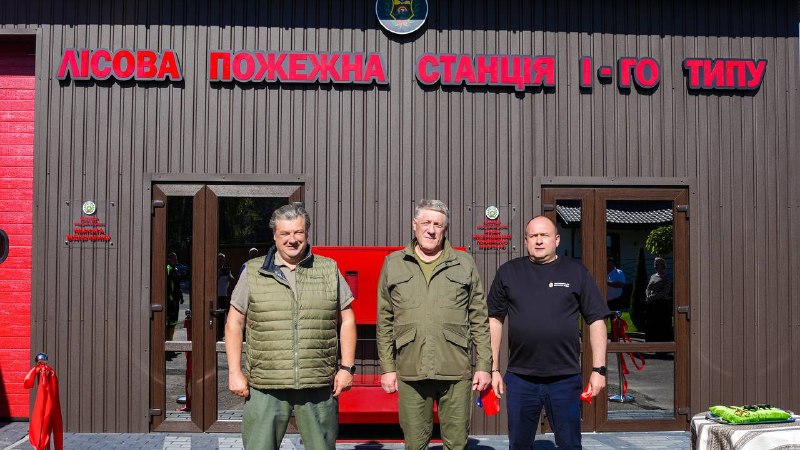 Під час робочої поїздки на Олевщину привітав з прийдешнім професійним святом працівників обласного комунального підприємства «Житомироблагроліс». Під час робочої поїздки на Олевщину привітав з прийдешнім професійним святом працівників обласного комунального підприємства «Житомироблагроліс».