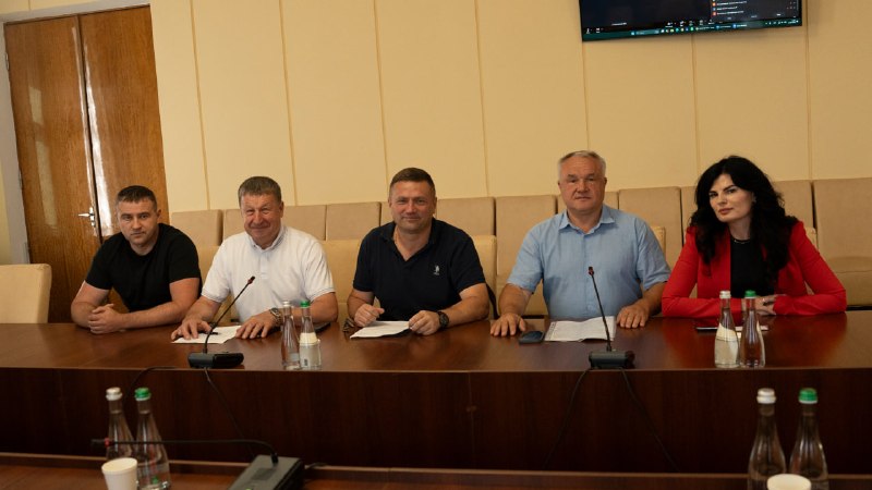 Напередодні 1 вересня провели нараду з головами громад щодо готовності освітньої галузі області до нового навчального року Напередодні 1 вересня провели нараду з головами громад щодо готовності освітньої галузі області до нового навчального року