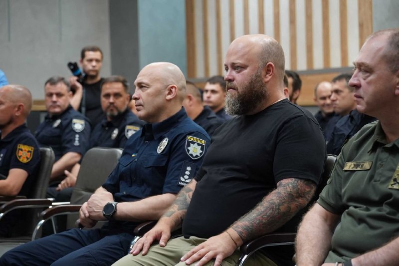 Поліцейських Луганщини привітали з професійним святом, відзначивши державними й відомчими нагородами Поліцейських Луганщини привітали з професійним святом, відзначивши державними й відомчими нагородами