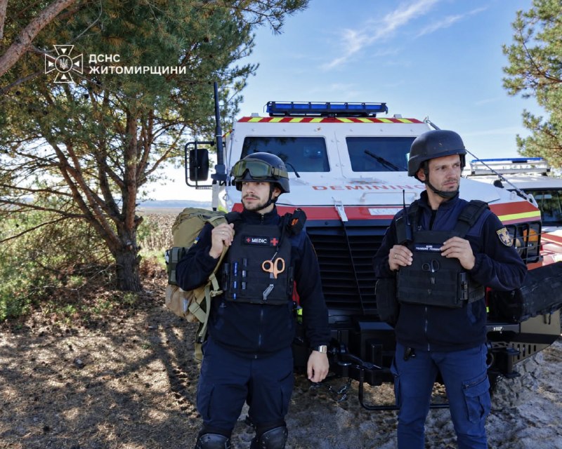 💥Медики ДСНС продовжують виїжджати разом із саперами на гуманітарне розмінування Житомирщини!
Попереду – сапери 💥Медики ДСНС продовжують виїжджати разом із саперами на гуманітарне розмінування Житомирщини!
Попереду – сапери