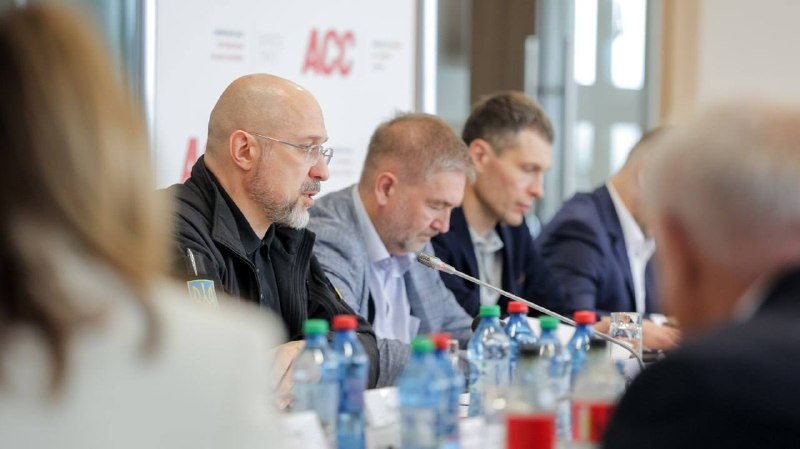 Провели зустріч з представниками Американської торговельної палати.
Обговорили підготовку до наступної зими Провели зустріч з представниками Американської торговельної палати.
Обговорили підготовку до наступної зими