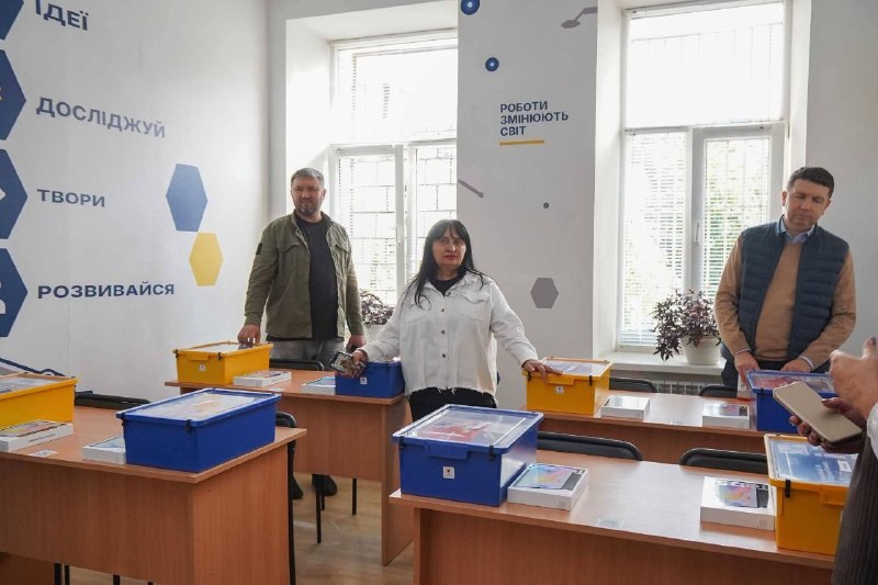 У Дніпрі відкрили освітній простір для дітей з Рубіжанської громади
25 вересня в Дніпрі відкрився Цифровий освітній центр Рубіжанської громади У Дніпрі відкрили освітній простір для дітей з Рубіжанської громади
25 вересня в Дніпрі відкрився Цифровий освітній центр Рубіжанської громади