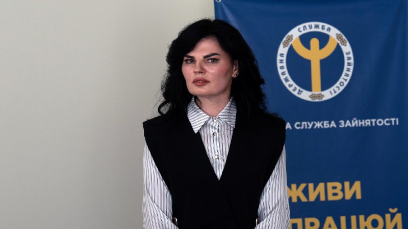 Разом з директором Державного центру зайнятості Юлією Жовтяк та головою правління Фонду загальнообов’язкового... Разом з директором Державного центру зайнятості Юлією Жовтяк та головою правління Фонду загальнообов’язкового...
