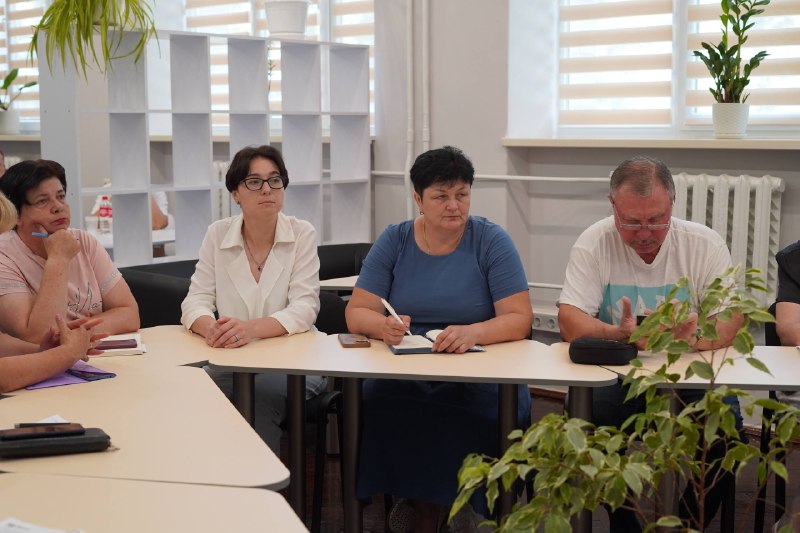Працюю в Прилуках. Були наради з керівниками громад району, окремо - з представниками силових структур Працюю в Прилуках. Були наради з керівниками громад району, окремо - з представниками силових структур