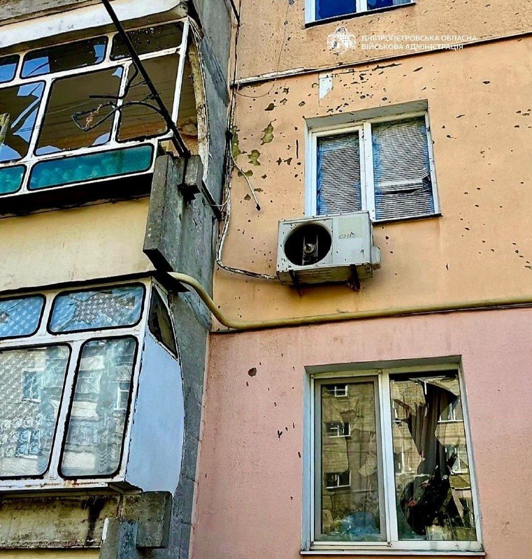 Дніпропетровщина
22 травня
18:30
16 людей дістали поранень. Майже 40 разів ворог атакував чотири райони області безпілотниками та артилерією. Дніпропетровщина
22 травня
18:30
16 людей дістали поранень. Майже 40 разів ворог атакував чотири райони області безпілотниками та артилерією.
