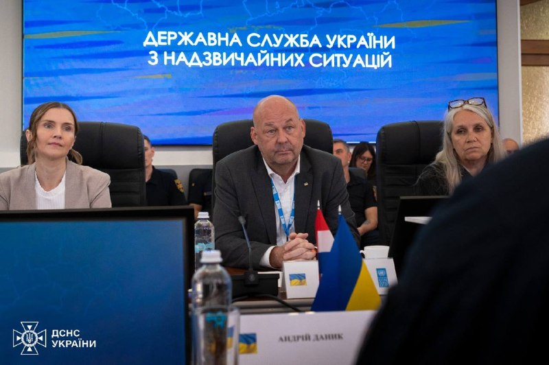 Рятувальники ДСНС отримали 25 навчальних медичних наборів із надання домедичної допомоги за підтримки ПРООН та Уряду Нідерландів Рятувальники ДСНС отримали 25 навчальних медичних наборів із надання домедичної допомоги за підтримки ПРООН та Уряду Нідерландів