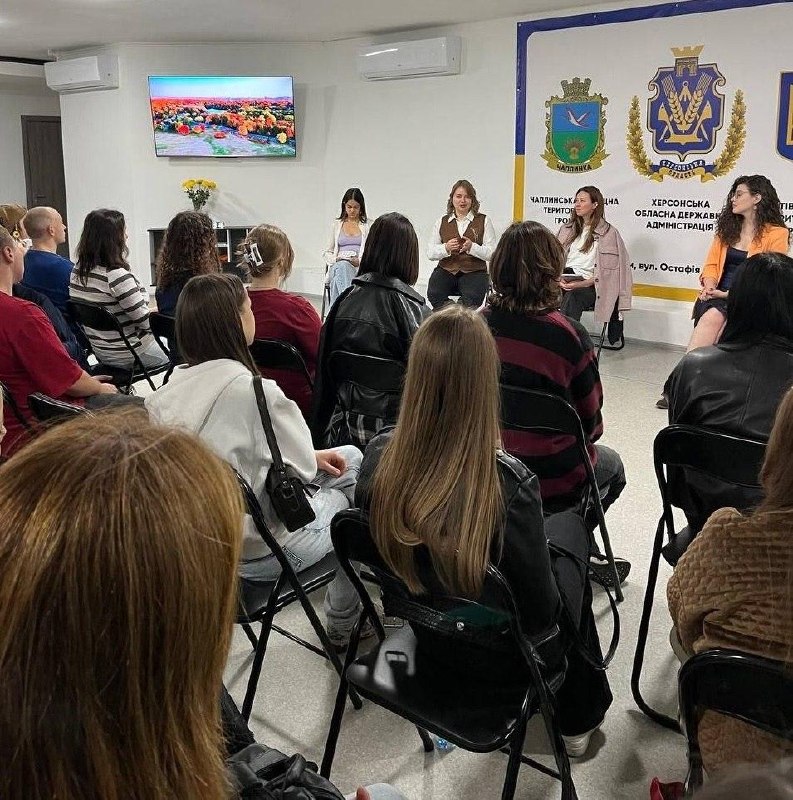 Черкаський координаційний центр «Вільні разом» продовжує допомагати переселенцям з Херсонщини. Черкаський координаційний центр «Вільні разом» продовжує допомагати переселенцям з Херсонщини.