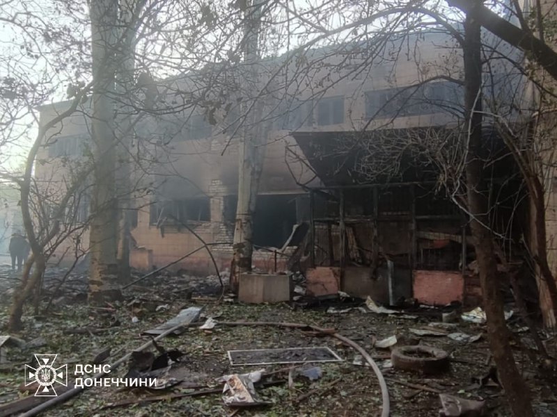 ❗Черговий російський удар по Донеччині: рятувальники ліквідували наслідки атак у Лимані та Краматорську ❗Черговий російський удар по Донеччині: рятувальники ліквідували наслідки атак у Лимані та Краматорську