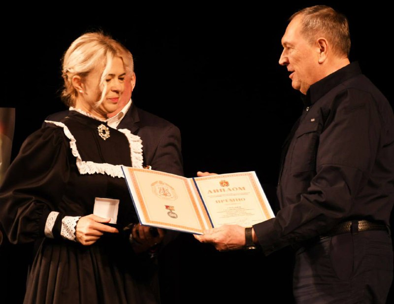 Завжди радий спілкуванню з талановитими, творчими та креативними представниками культурної спільноти Кіровоградщини. Завжди радий спілкуванню з талановитими, творчими та креативними представниками культурної спільноти Кіровоградщини.