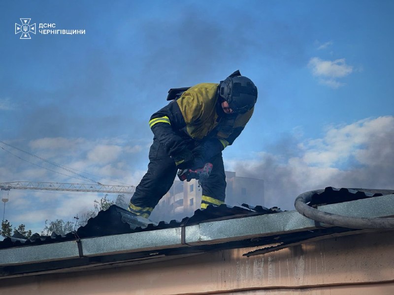 UPD | #Чернігів: рятувальники завершили ліквідацію наслідків російського удару
У місті завершено роботи з ліквідації наслідків обстрілу UPD | #Чернігів: рятувальники завершили ліквідацію наслідків російського удару
У місті завершено роботи з ліквідації наслідків обстрілу