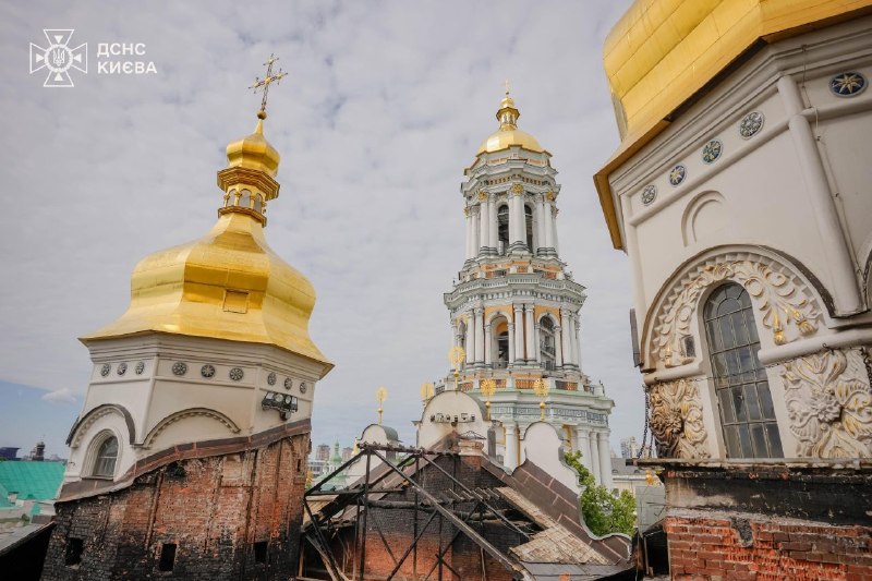 #Київ: тривають аварійно-відновлювальні роботи у Києво-Печерській лаврі після російської атаки 15 червня #Київ: тривають аварійно-відновлювальні роботи у Києво-Печерській лаврі після російської атаки 15 червня