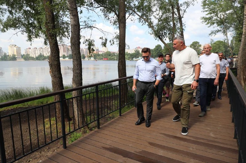 У столиці створили новий простір для прогулянок і відпочинку киян та гостей міста. У столиці створили новий простір для прогулянок і відпочинку киян та гостей міста.