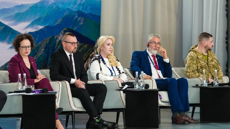 Продовжуємо роботу на саміті C8 — Карпатської вісімки.
Під час другого дня учасники заходу — представники... Продовжуємо роботу на саміті C8 — Карпатської вісімки.
Під час другого дня учасники заходу — представники...