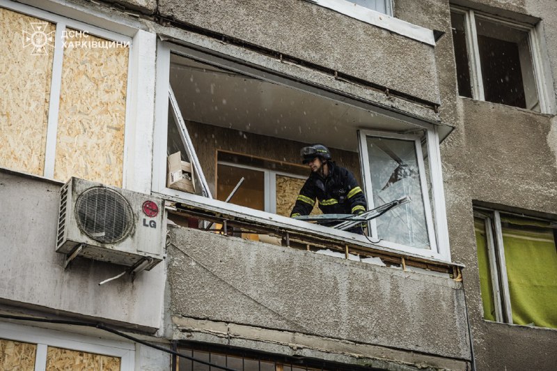 📍У Харкові рятувальники проводили аварійно-відновлювальні роботи після російських обстрілів в Основ’янському та Слобідському районах 📍У Харкові рятувальники проводили аварійно-відновлювальні роботи після російських обстрілів в Основ’янському та Слобідському районах
