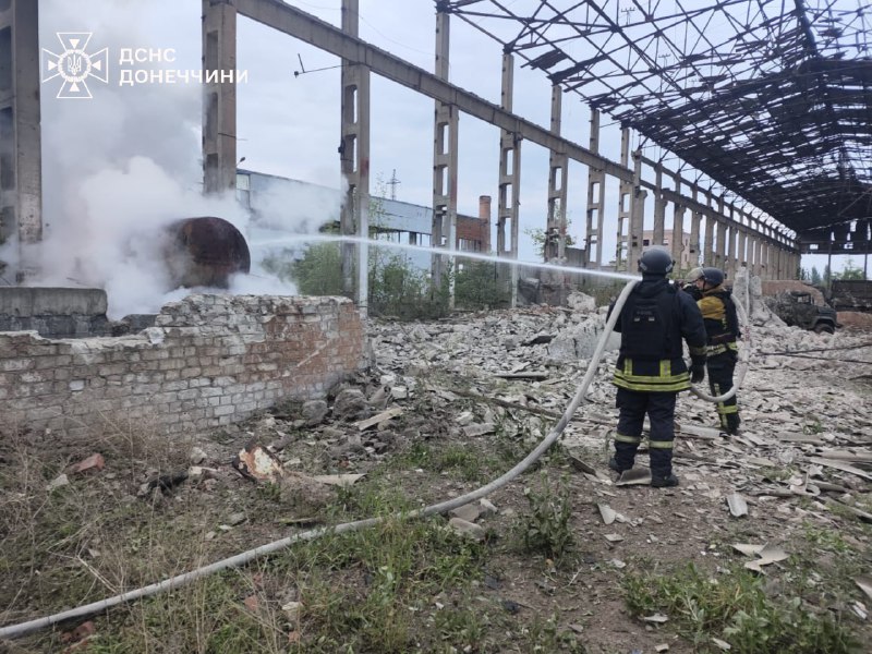 📌 росіяни знову атакували Донеччину, знищуючи цивільну інфраструктуру регіону, – палають будинки, храми та підприємства 📌 росіяни знову атакували Донеччину, знищуючи цивільну інфраструктуру регіону, – палають будинки, храми та підприємства