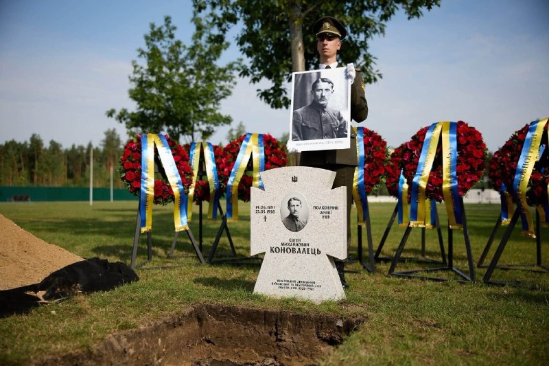 ЄВГЕНА КОНОВАЛЬЦЯ ПЕРЕПОХОВАЛИ НА НАЦІОНАЛЬНОМУ ВІЙСЬКОВОМУ КЛАДОВИЩІ ЄВГЕНА КОНОВАЛЬЦЯ ПЕРЕПОХОВАЛИ НА НАЦІОНАЛЬНОМУ ВІЙСЬКОВОМУ КЛАДОВИЩІ