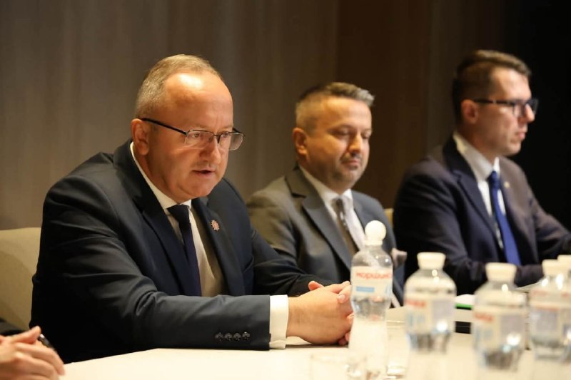 Перша за десять років офіційна зустріч очільників УІНП та ІНП Польщі
14 жовтня у Львові Перша за десять років офіційна зустріч очільників УІНП та ІНП Польщі
14 жовтня у Львові